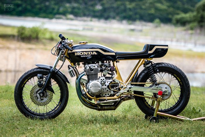 Modifikasi Honda CB400F bergaya cafe racer