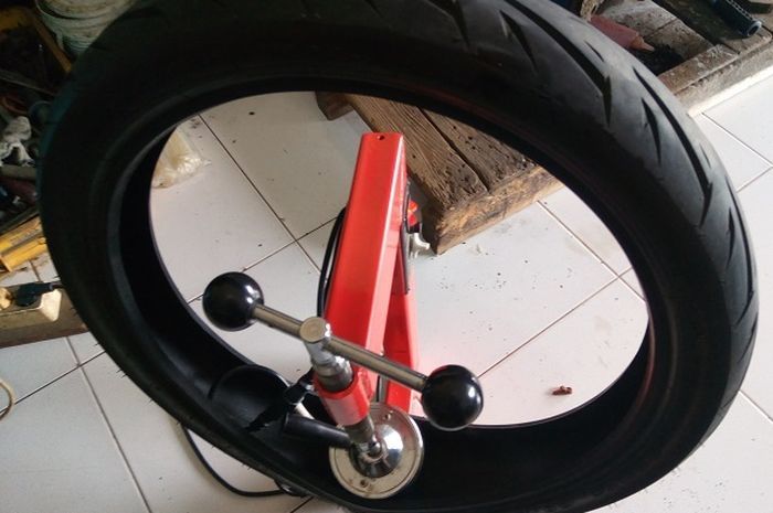 Nih, Tambal Ban Tubeless yang Nggak usah ditusuk