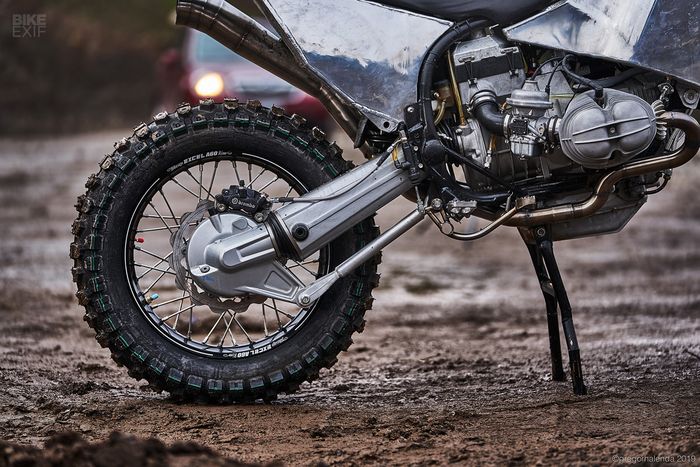 Swing armnya juga nyomot dari BMW R1100GS