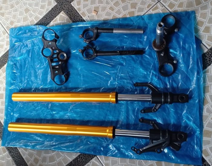 Upside down Yamaha R25 baru