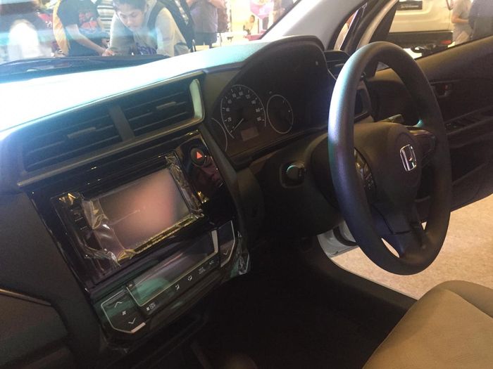 Mobilio tipe E sudah pakai head unit touch screen 6,2 inci