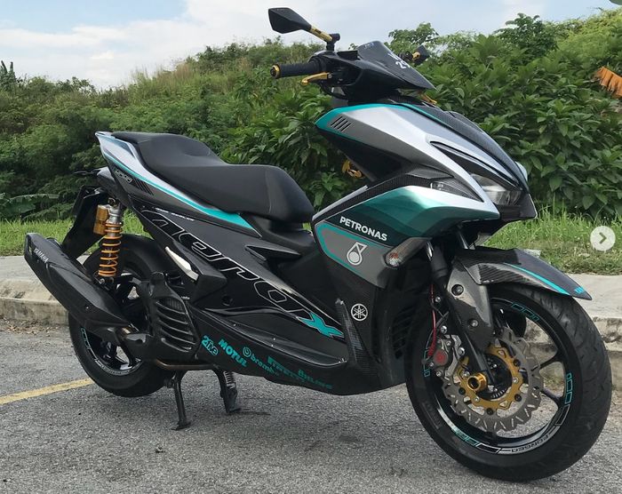 Modifikasi Yamaha Aerox 155 dengan livery tim Petronas Yamaha SRT MotoGP