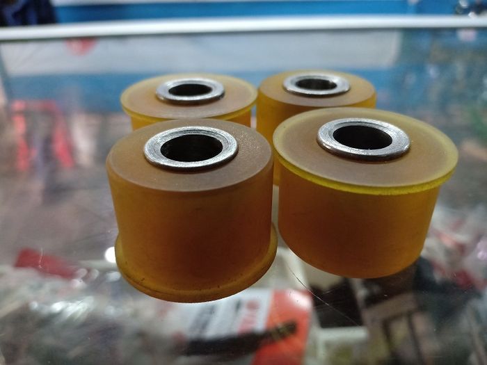 Mounting ini terbuat dari Polyurethane