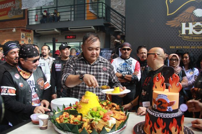 Anak Elang Harley-Davidson (H-D) of Jakarta merayakan Anniversary yang ke-2