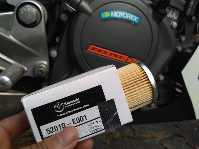 Ilustrasi ganti Filter oli Pulsar NS200 di KTM Duke/RC