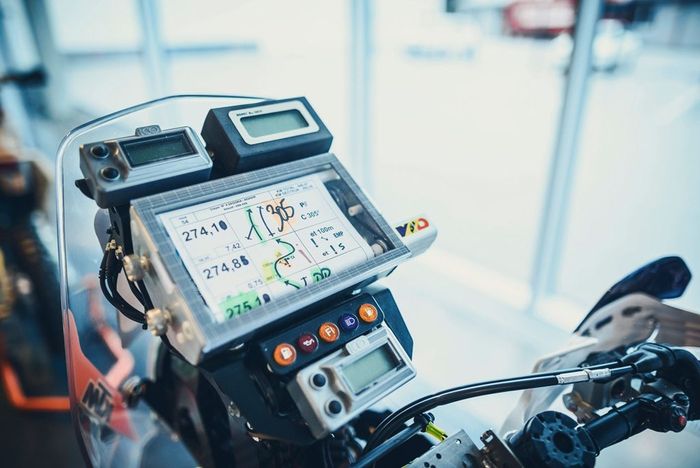 Navigasi tulip di motor peserta Reli Dakar