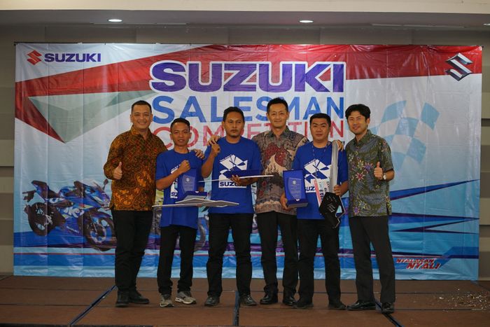 Para pemenang Suzuki Salesman Competition 2019