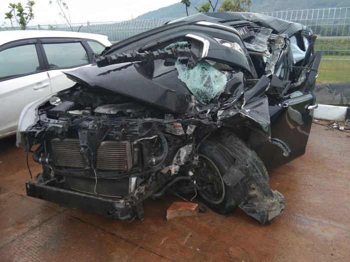 Toyota Kijang Innova yang alami kecelakaan