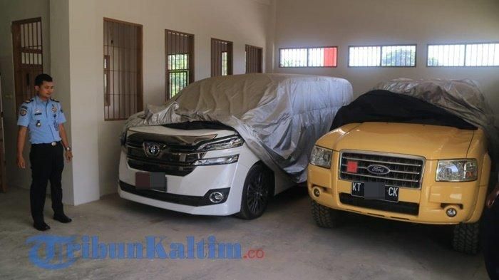 Toyota Vellfire dan Ford Everest mantan bupati Kukar jadi penghuni Rupbasan Kota Samarinda