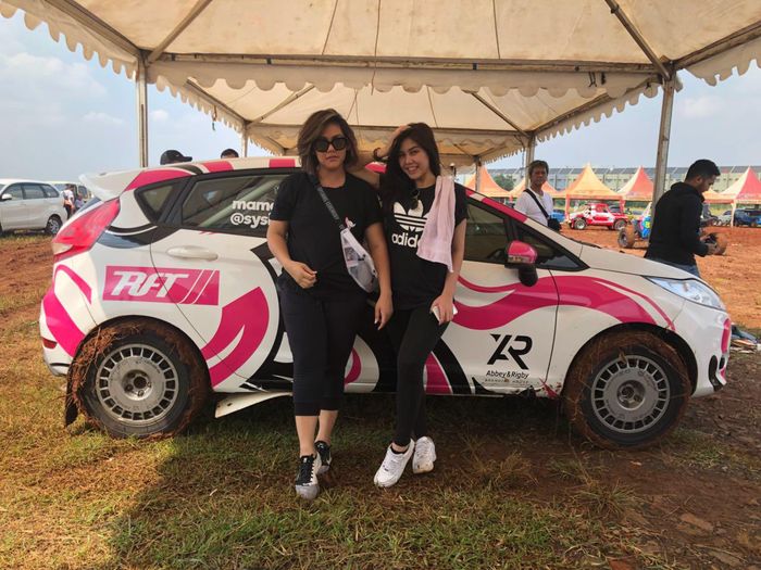 Sissy Priscilia dan Vanessa Priscilia saat ikut Kejurda Sprint Reli