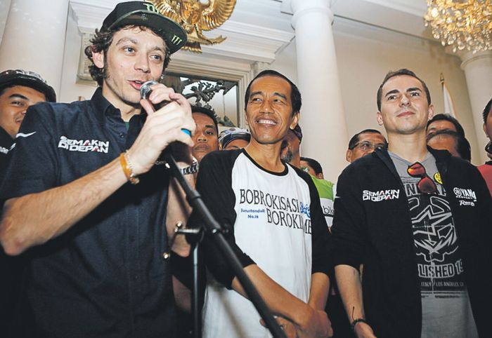 Jokowi Saat Menjadi Gubernur DKI menerima kunjungan pembalap MotoGP Valentino Rossi dan Jorge Lorenzo