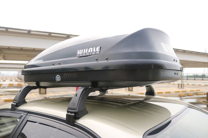 Roofrack dan roofbox Whale jadi pembeda juga