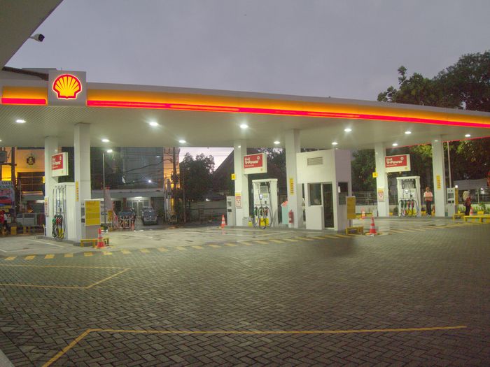 Ilustrasi Shell di Jalan Kawi, Malang