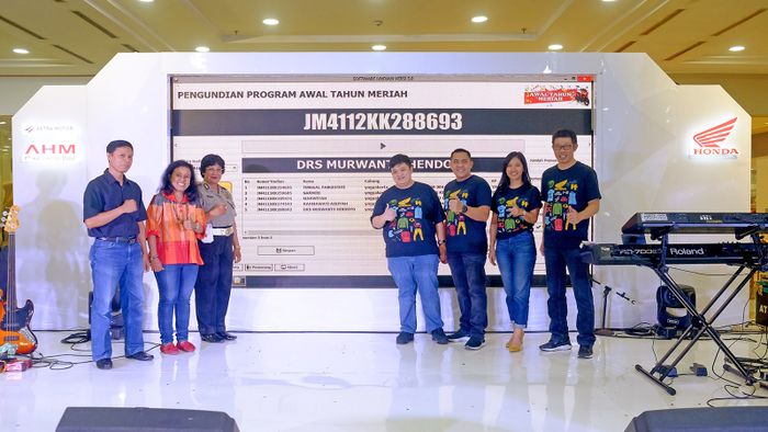 Ada lima orang konsumen Honda yang mendapat emas