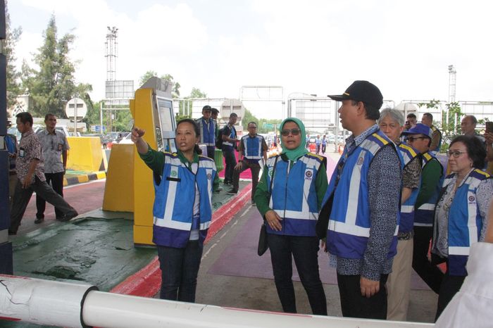 Menteri BUMN uji coba sistem transaksi Single Lane Free Flow