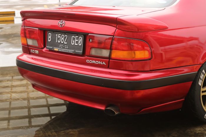 Bumper belakang dan rear skirt Corona JDM, rear spoiler juga langka nih!
