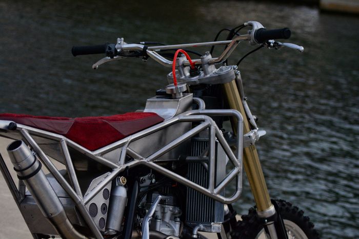 rangka ini juga bisa melindungi tangki bensinnya