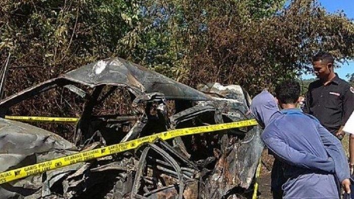 Kondisi Toyota Avanza yang ditumpangi 5 pegawai bank