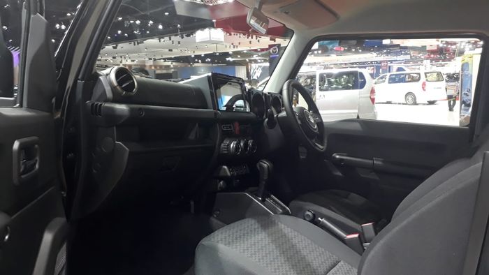 Interior Suzuki Jimny versi Thailand 