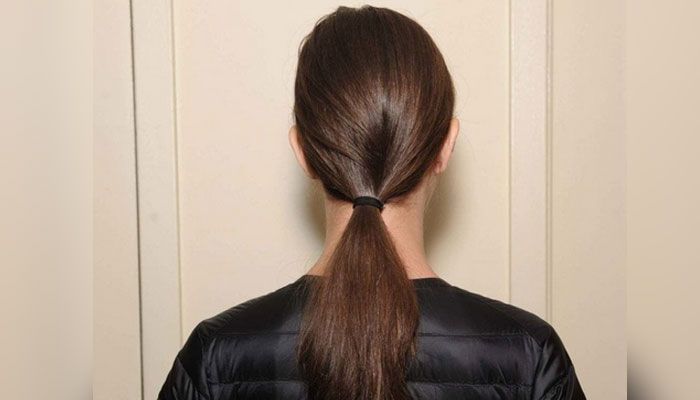 Tatanan rambut low ponytail