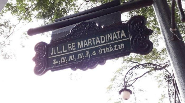 Jalan Riau di Bandung yang sekarang bernama Jalan RE Martadinata