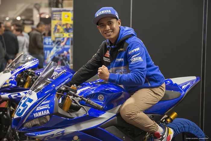 Galang Hendra Pratama di atas motor Yamaha R3 di presentasi tim Motoxracing di acara Motodays Roma beberapa waktu lalu