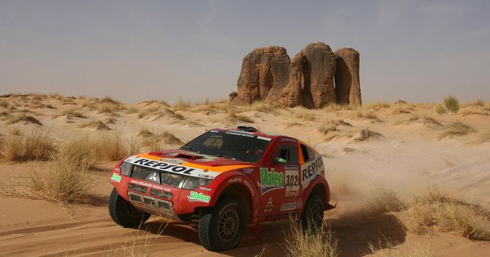 Mitsubishi Pajero di ajang Reli Dakar