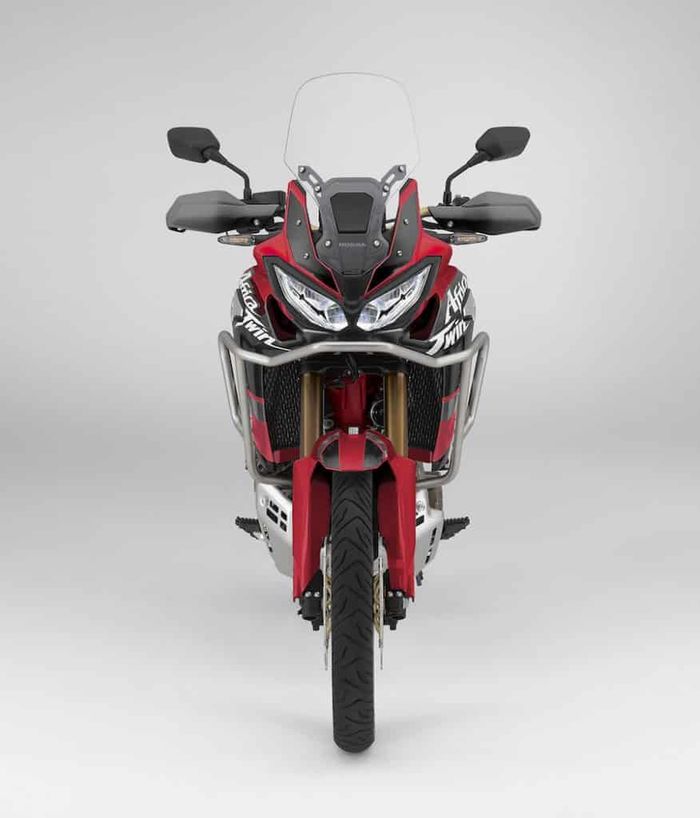 Dilihat dari depan, render Honda CRF1100L Africa Twin ini lampunya mirip banget sama Honda CBR150R