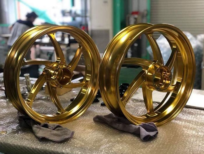 Pelek forged alumunium keluaran Over Racing untuk Yamaha XMAX