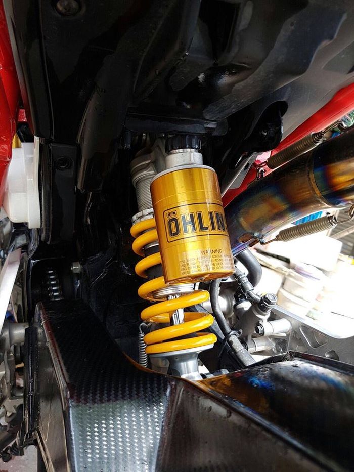 Sokbreker belakang diganti pakai merek Ohlins