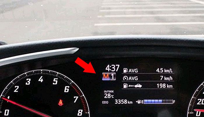 tuas persneling dari D geser ke M