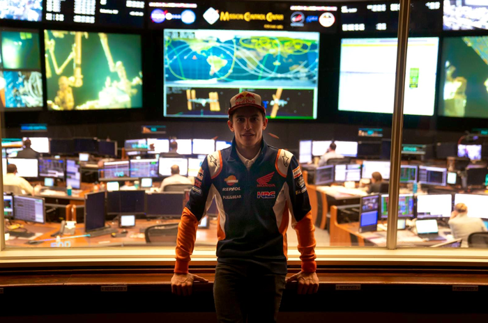 Marc Marquez dan Jorge Lorenzo berkunjung ke Space Center Houston
