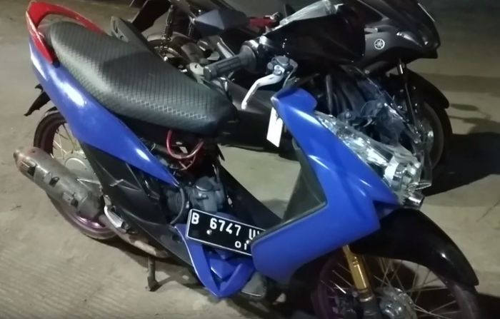 Yamaha Mio Soul turut menjadi korban pelat baja melayang dari truk trailer