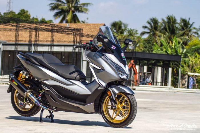 Honda Forza 250/300 makin mewah