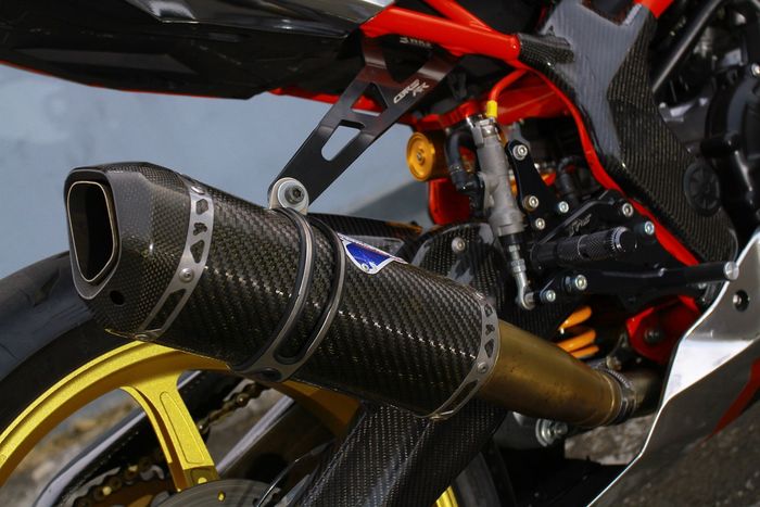 Knalpot termignoni karbon sementara mesin masih standar