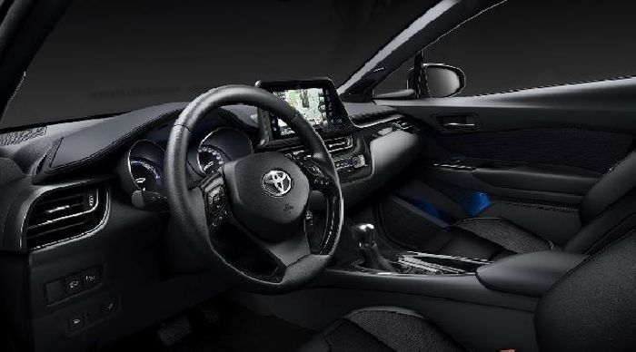 Kabin Toyota C-HR Neon Lime edisi khusus dengan audio JBL