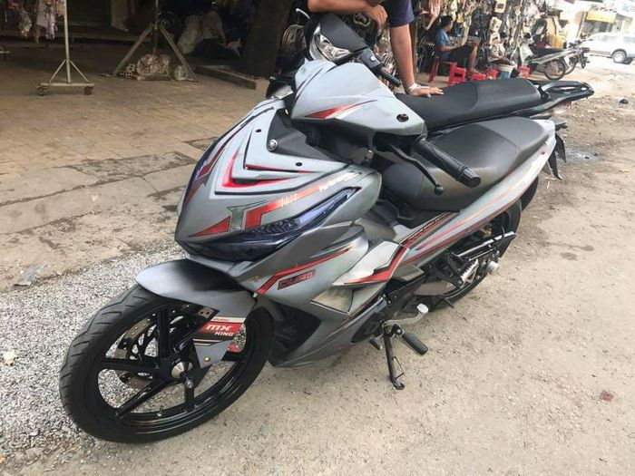 Kaki-kaki MX King ini ternyata juga pakai punya CBR150R