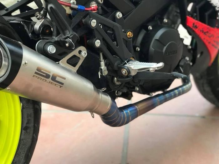 Knalpot SC Project buat ngimbangin kakinya yang sangar