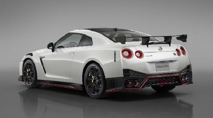 Tampak belakang Nissan GT-R 2020 
