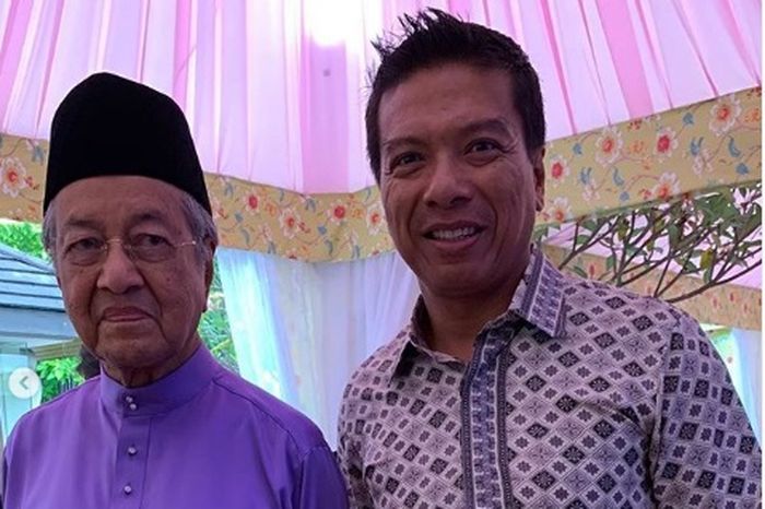 Perdana Menteri Malaysia, Mahathir Mohammad (kiri_ bersama CEO Sirkuit Sepang, Dato' Razlan Razali dalam sebuah pertemuan