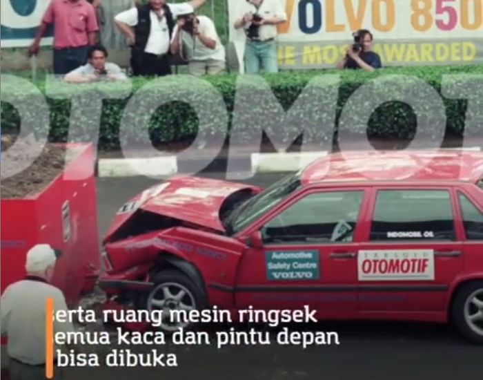 Uji tabrak terbuka Volvo 850 saat awal muncul di Indonesia pada Juli 1995