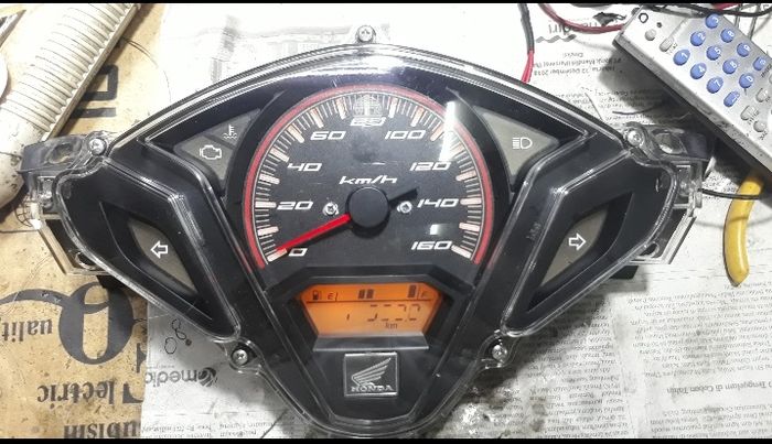 Layar LCD Panel instrumen Honda Vario error akibat masuk air