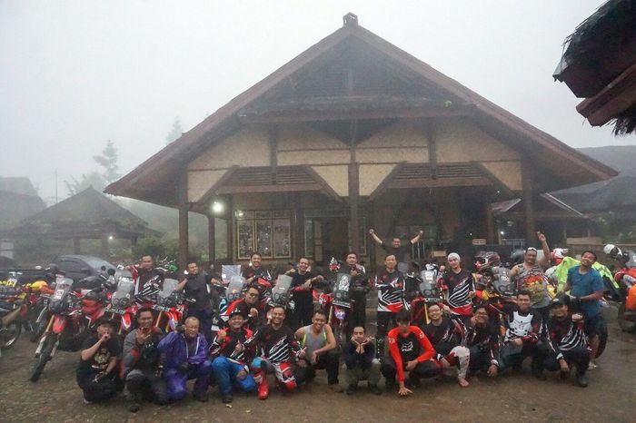 Pukul 17.30 para peserta pun tiba di Kampung Adat Cipta Gelar, Sukabumi, Jawa Barat