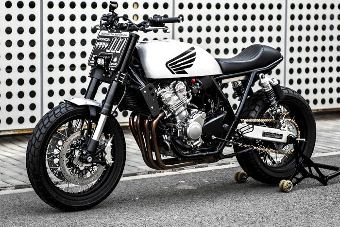 Bisa dong Honda CB400SF street tracker ini jadi inspirasi modif Tiger