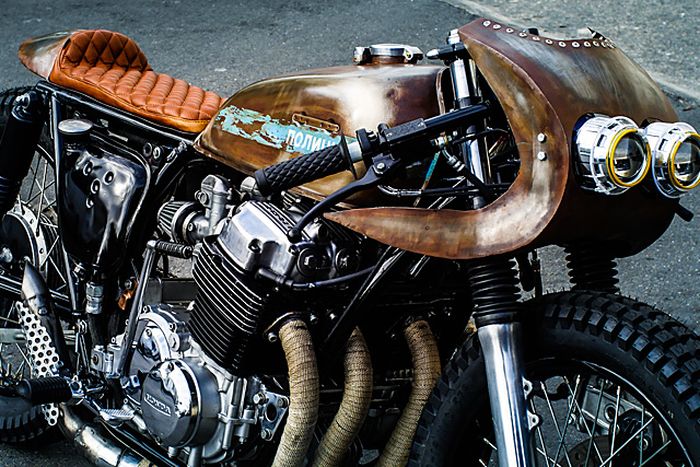 Lampu depannya kayak mata yang lagi melotot