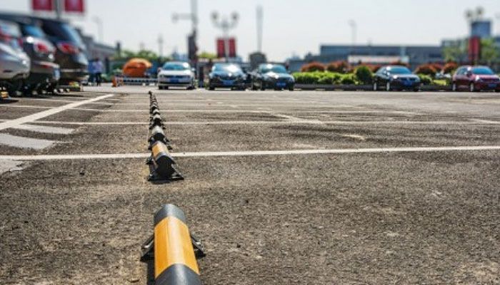 Parkir dibawah terik matahari berpotensi bikin cat bodi mobil jadi kusam