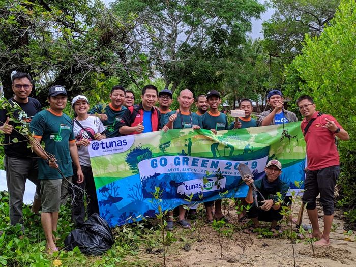 Innova Community bekerjasama dengan PT. Toyota Astra Motor dan Tunas Toyota melakukan kegiatan Penanaman pohon di hari bumi 2019.