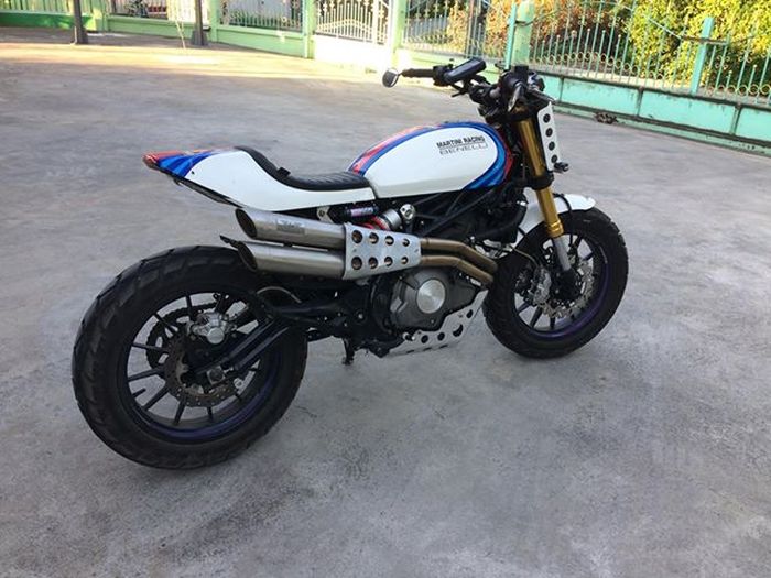 Finishingnya bikin Benelli ini kelihatan macho dan elegan