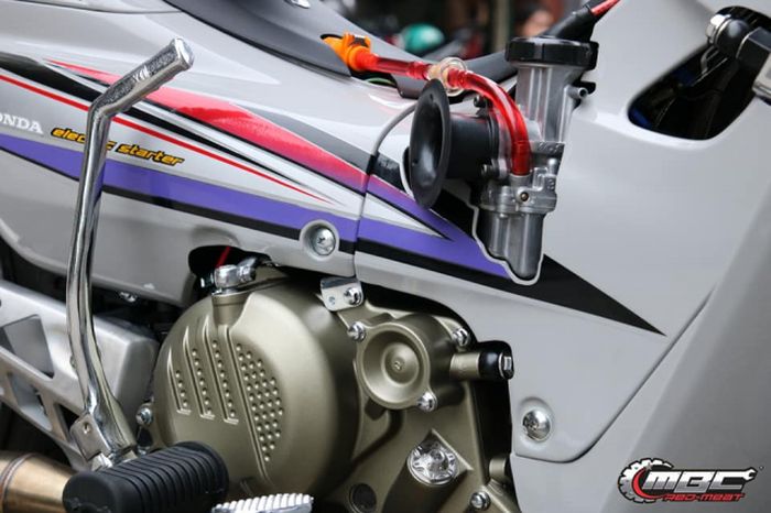 Mesin Zongshen 190cc dicangkok pada Honda Supra lama ini