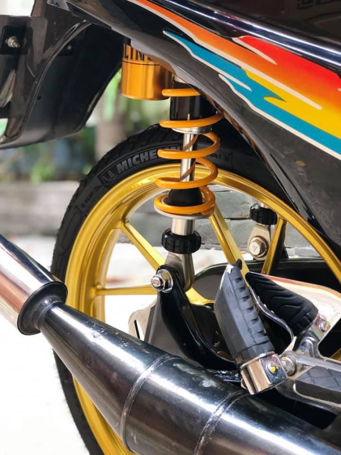 Shock belakang pakai Ohlins